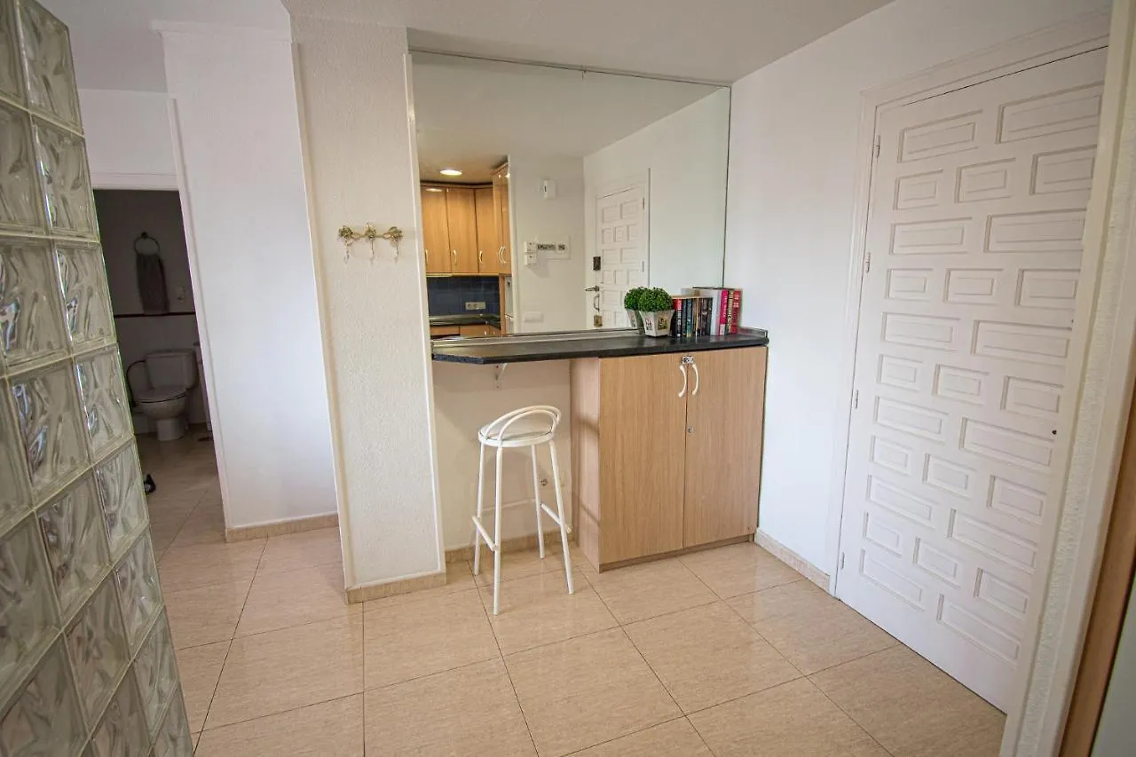 Benal Beach, Superb 2 Bedroom 2 Bathroom Beach Front Apartment Sleeps 6 贝纳尔马德纳