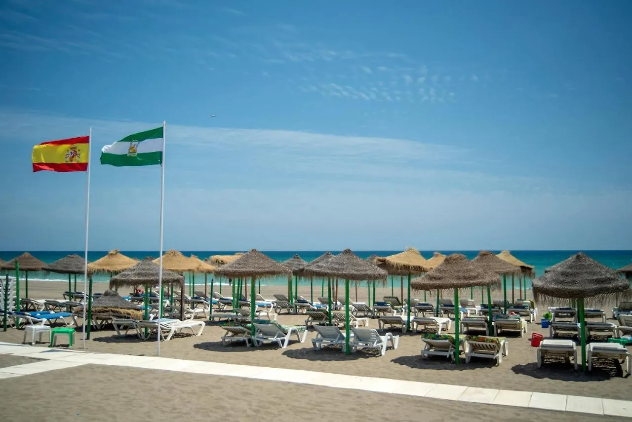 Benal Beach, Superb 2 Bedroom 2 Bathroom Beach Front Apartment Sleeps 6 贝纳尔马德纳 0*,  西班牙