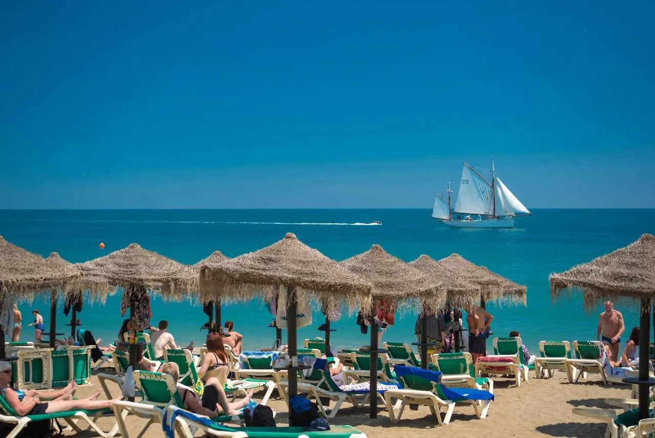 Benal Beach, Superb 2 Bedroom 2 Bathroom Beach Front Apartment Sleeps 6 贝纳尔马德纳