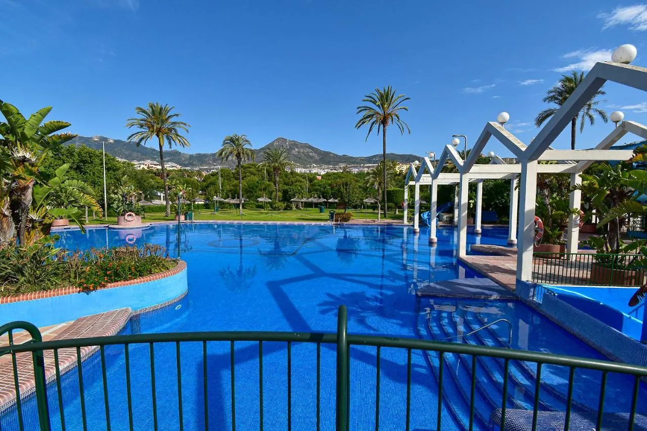 Benal Beach, Superb 2 Bedroom 2 Bathroom Beach Front Apartment Sleeps 6 贝纳尔马德纳 西班牙