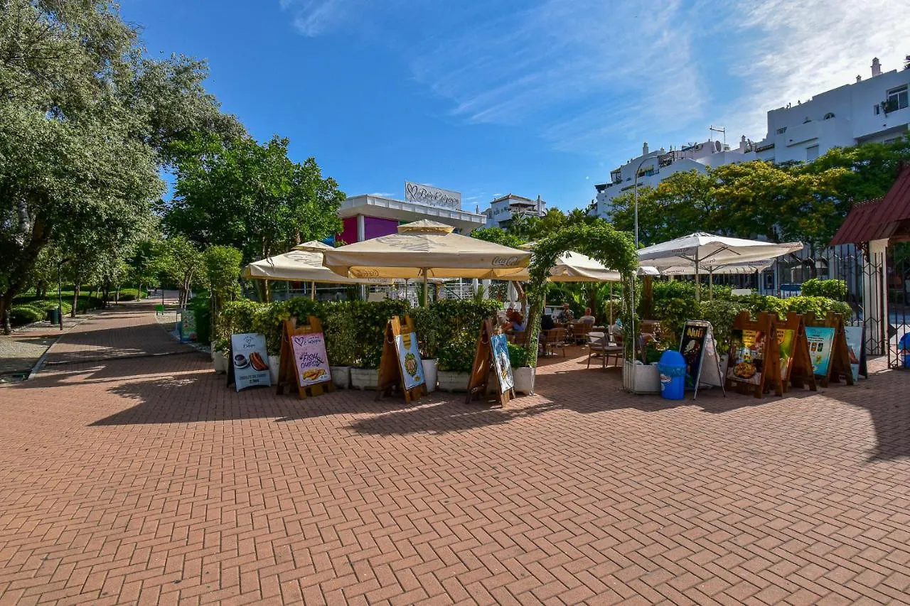 Benal Beach, Superb 2 Bedroom 2 Bathroom Beach Front Apartment Sleeps 6 贝纳尔马德纳 0*,  西班牙