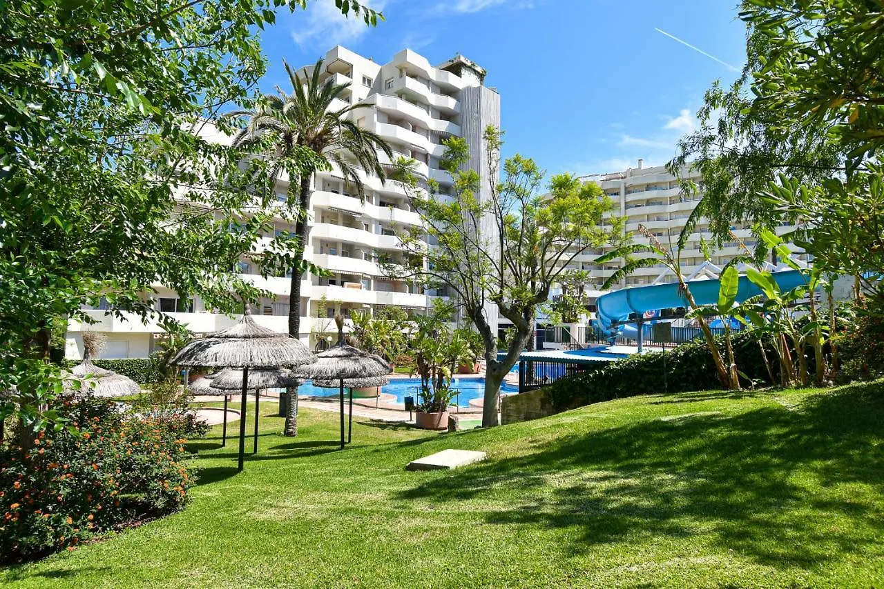 Benal Beach, Superb 2 Bedroom 2 Bathroom Beach Front Apartment Sleeps 6 贝纳尔马德纳 西班牙