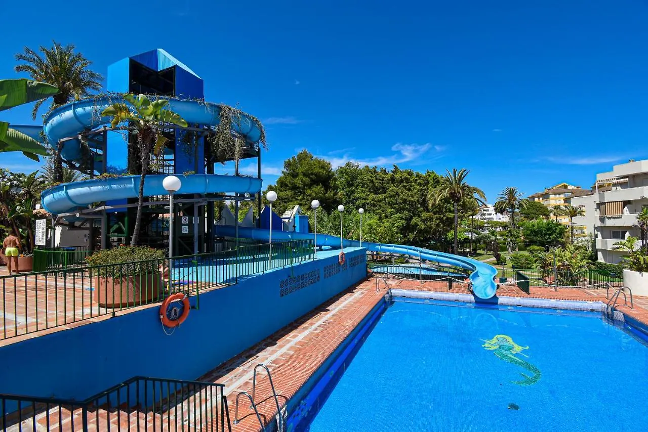 Benal Beach, Superb 2 Bedroom 2 Bathroom Beach Front Apartment Sleeps 6 Benalmádena