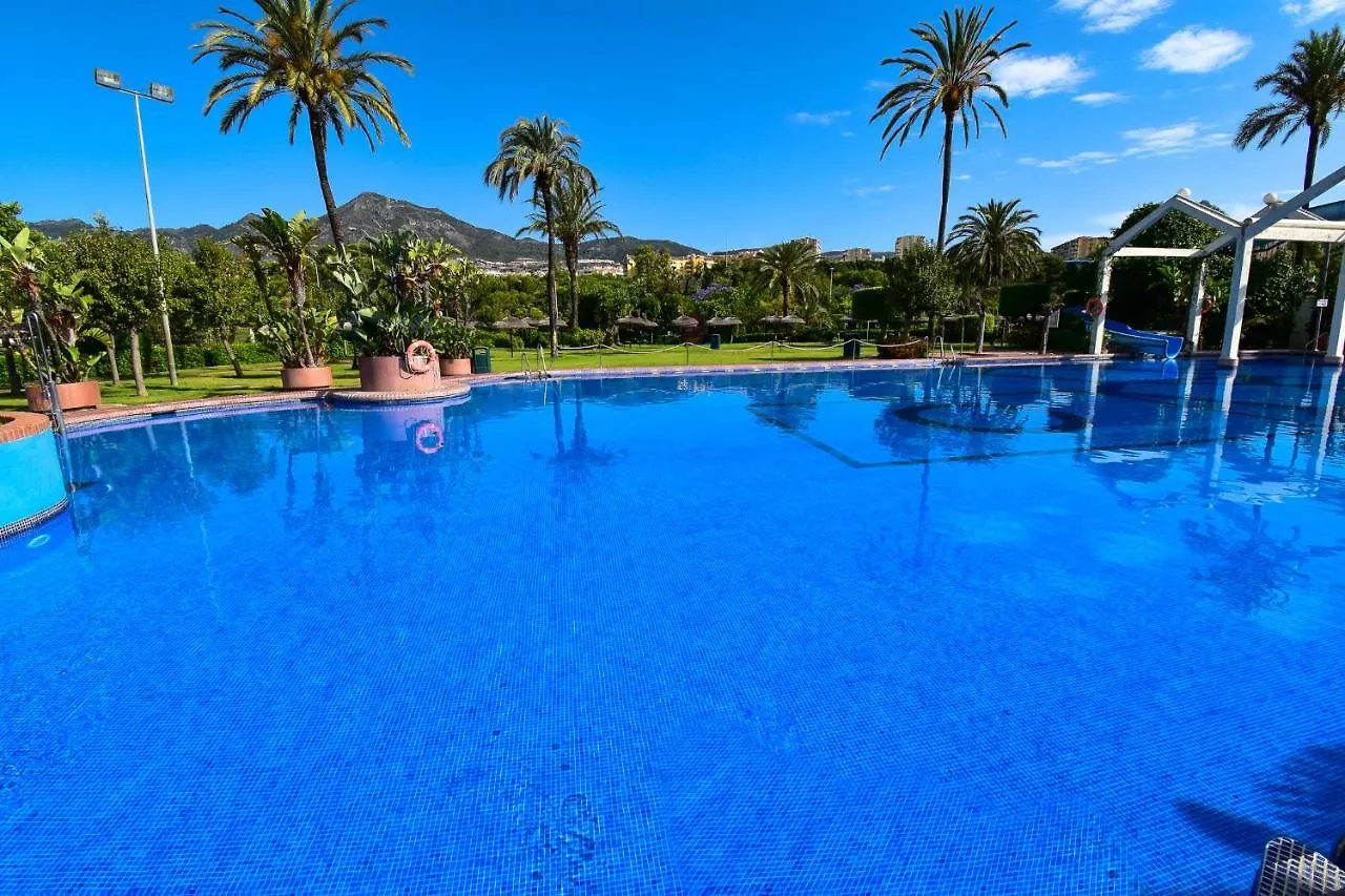Benal Beach, Superb 2 Bedroom 2 Bathroom Beach Front Apartment Sleeps 6 Benalmádena