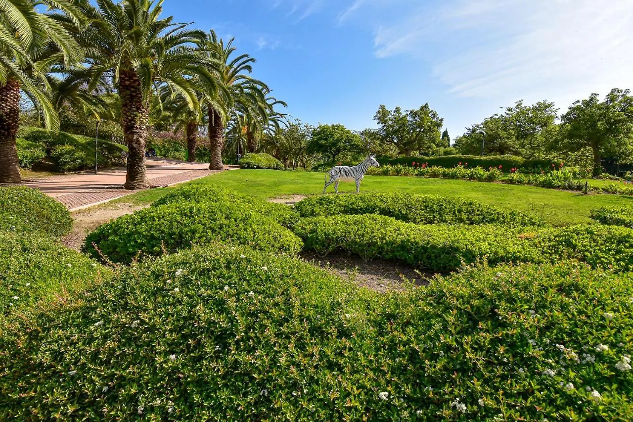 Benal Beach, Superb 2 Bedroom 2 Bathroom Beach Front Apartment Sleeps 6 Benalmádena 0*,  Ισπανία