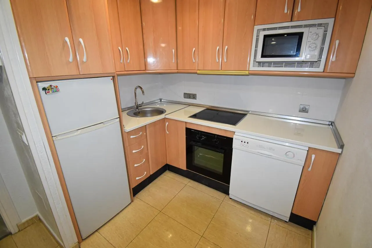 Benal Beach, Superb 2 Bedroom 2 Bathroom Beach Front Apartment Sleeps 6 Benalmádena