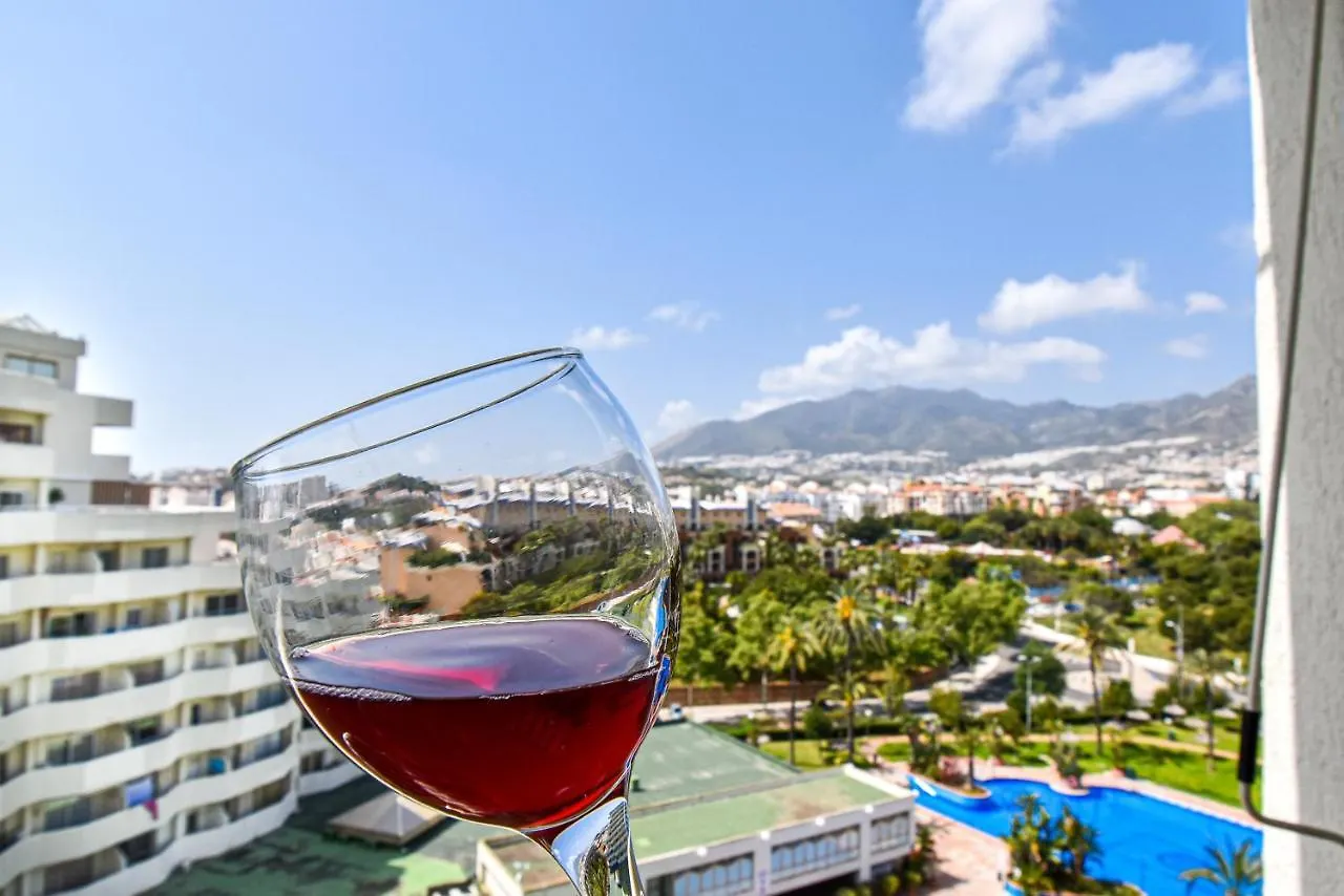 Benal Beach, Superb 2 Bedroom 2 Bathroom Beach Front Apartment Sleeps 6 Benalmádena